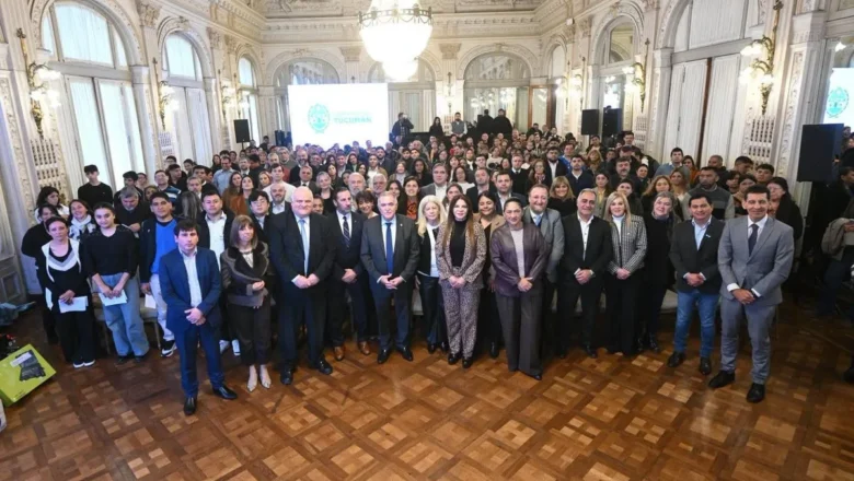 Jaldo encabezó una nueva entrega de herramientas y microcréditos