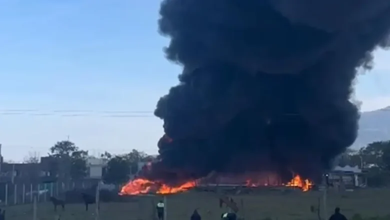 Incendio en Yerba Buena: Bomberos lograron combatirlo