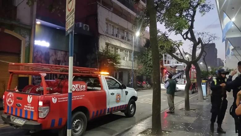 Principio de incendio en un edificio del centro: un hombre resultó herido y evacuaron a los vecinos