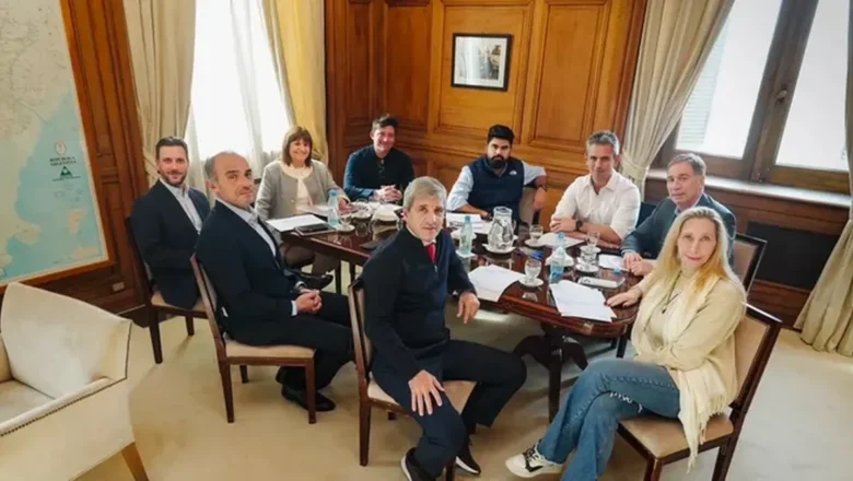 El Gobierno reúne otra vez a la mesa política para reactivar la agenda legislativa