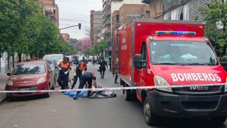 Un ciclista se descompensó y falleció en plena calle de Barrio Sur