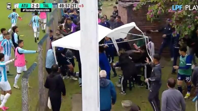 «Piñas, patadas y nocaut técnico»: videos, batalla campal y vergüenza en Atlético Tucumán – Talleres de Córdoba